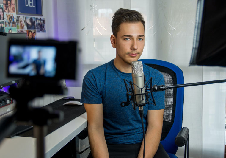 Meet the People Illustrating the Brutality of War in Ukraine